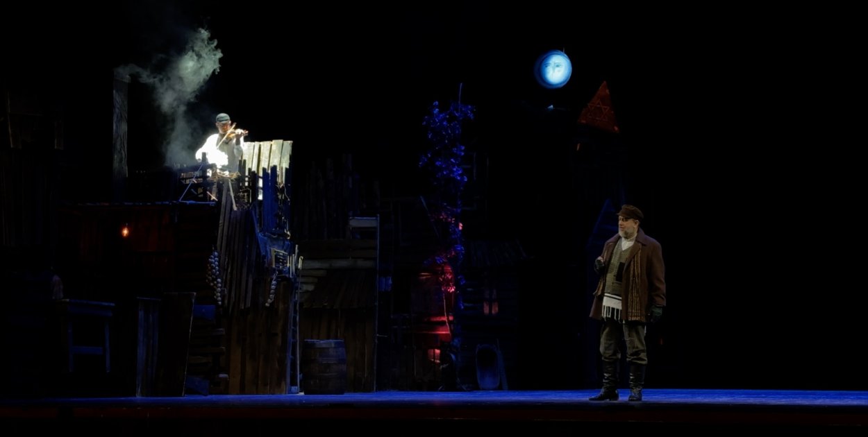 Ponadczasowy "Skrzypek na dachu" na scenie Opery Wrocławskiej