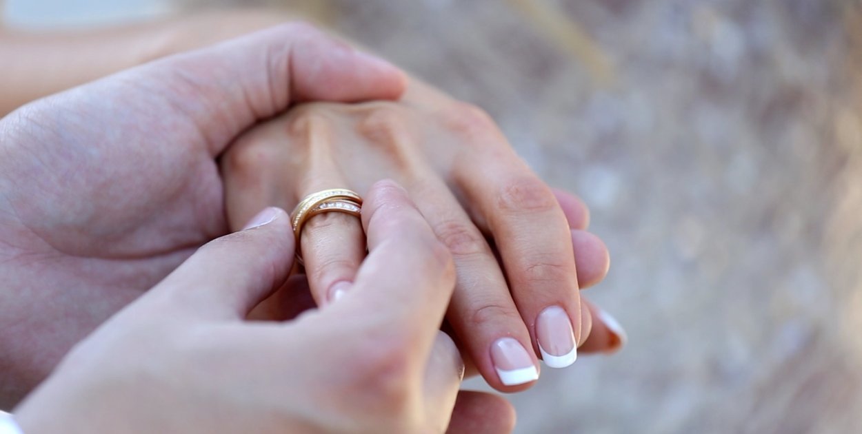 Coraz więcej Polek mówi „tak” partnerom z zagranicy