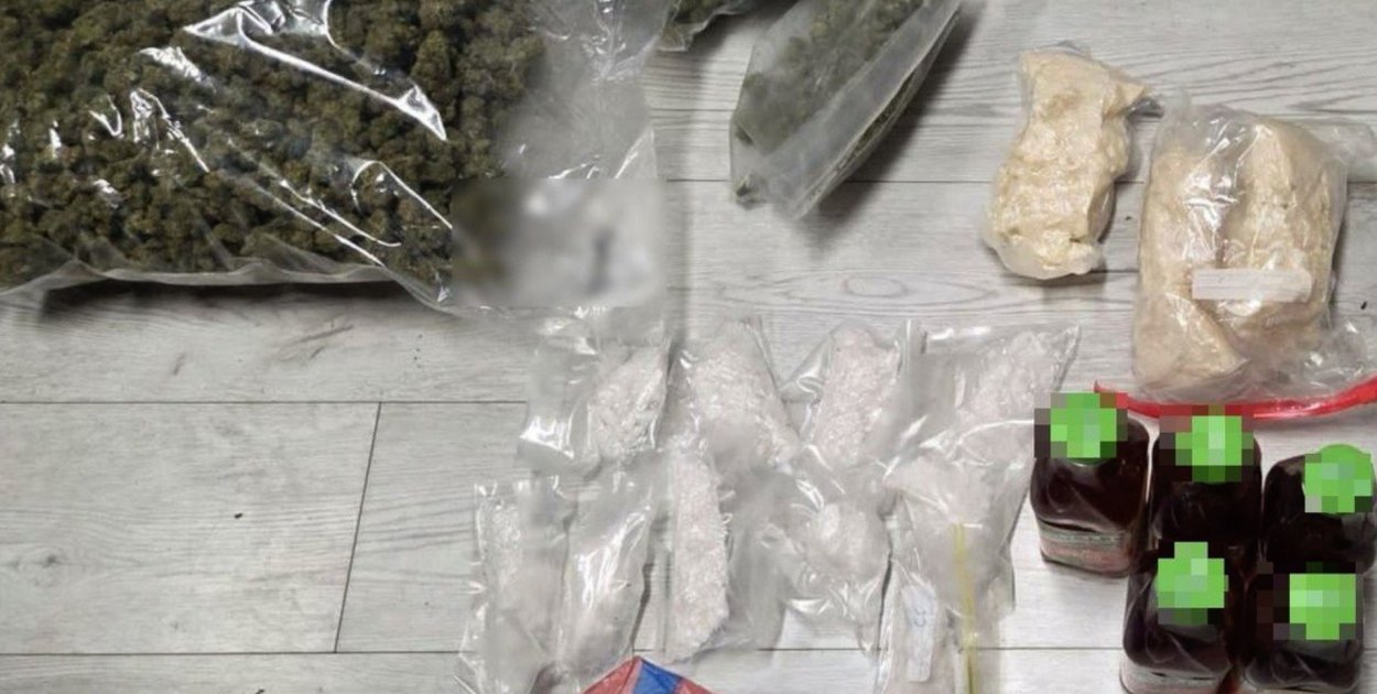 Policjanci zabezpieczyli znaczną ilość narkotyków i zatrzymali 4 osoby