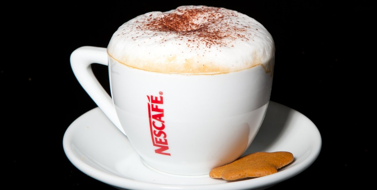 Ekspresy kawowe – jak wybrać idealne urządzenie do domu, biura lub kawiarni?