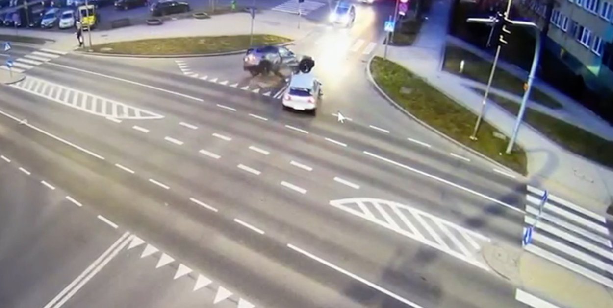 Wjechał wprost pod nadjeżdżający samochód