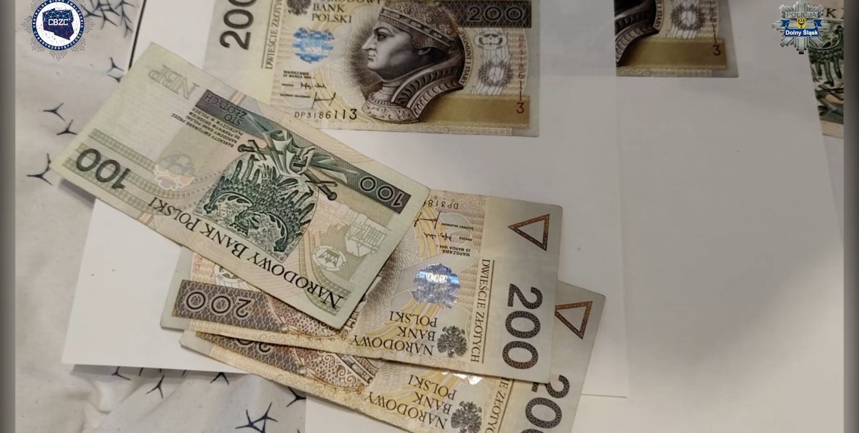 Produkowali setki fałszywych banknotów. Wpadli w ręce policji